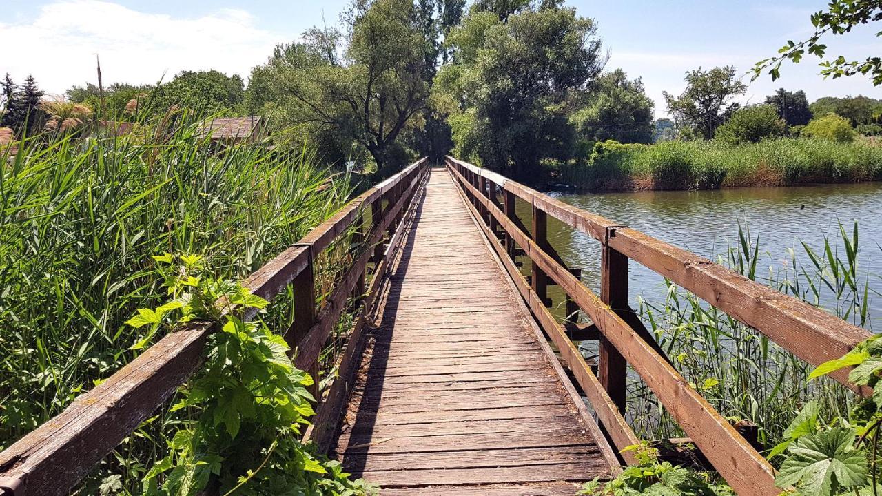 Tassi Halaszcsarda-Karasz Haz Buitenkant foto